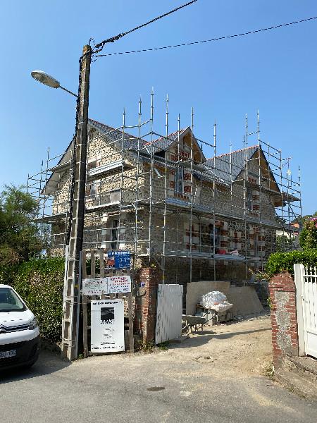 Surélévation d'une maison qui est une villa de la commune de Saint Marc sur Mer