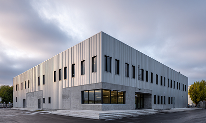 Un bâtiment professionnel aux lignes affirmées